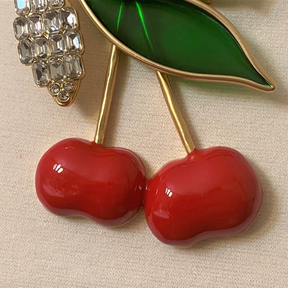 Stunning Enamel Red Cherries, Green Glass & Crystal Rhinestones Pin Brooch - Picture 6 of 7